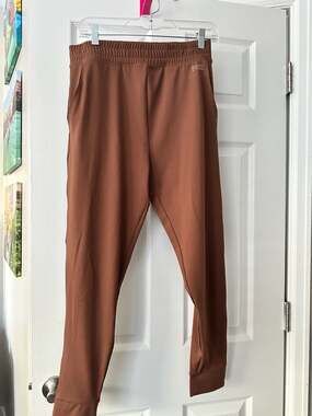 PINK Active High-Waisted Smooth Jogger Sweatpants in Brown